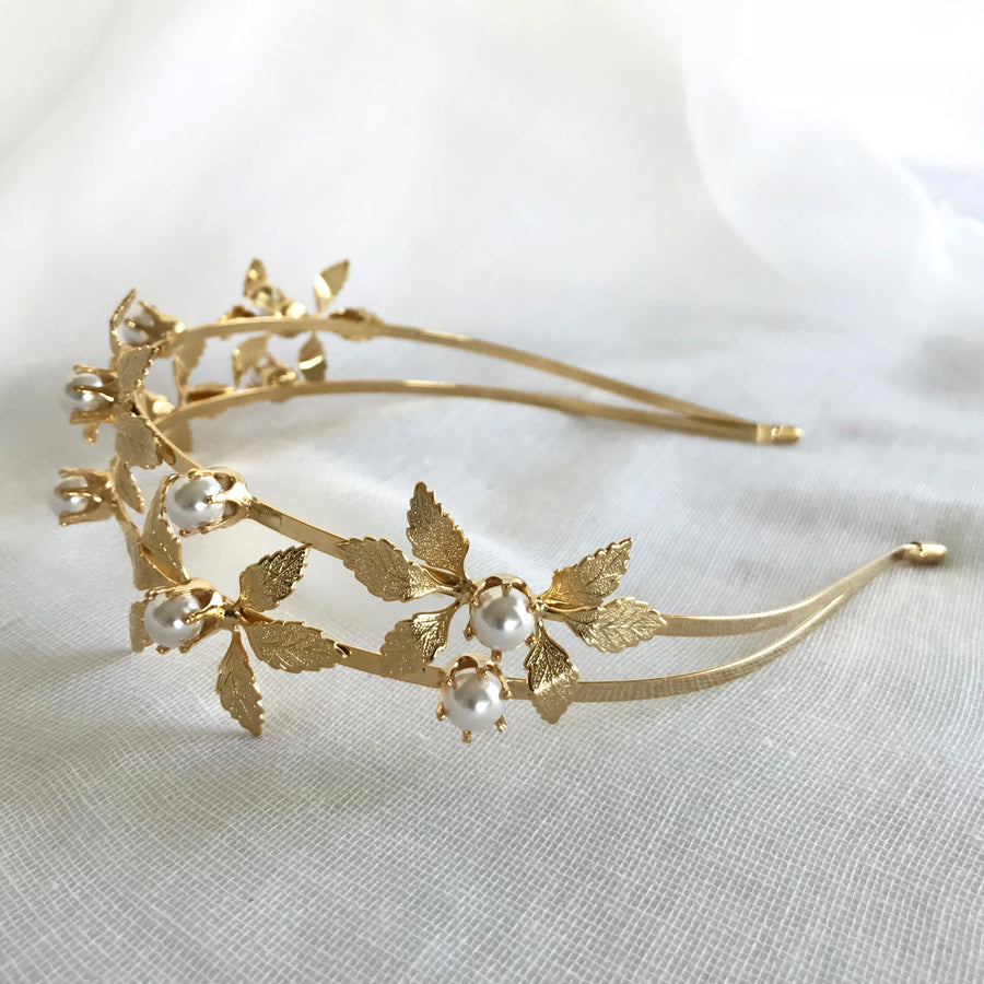 Bridal headpiece with gold and pearls