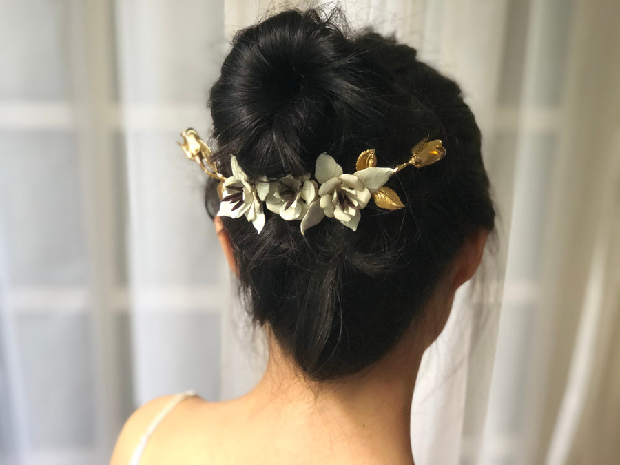 Olivia Comb with Three Blooms