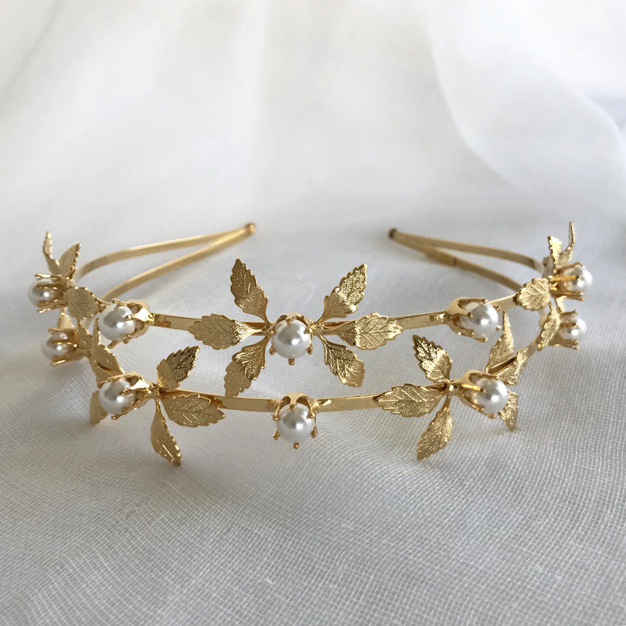 Gold bridal headband with pearls