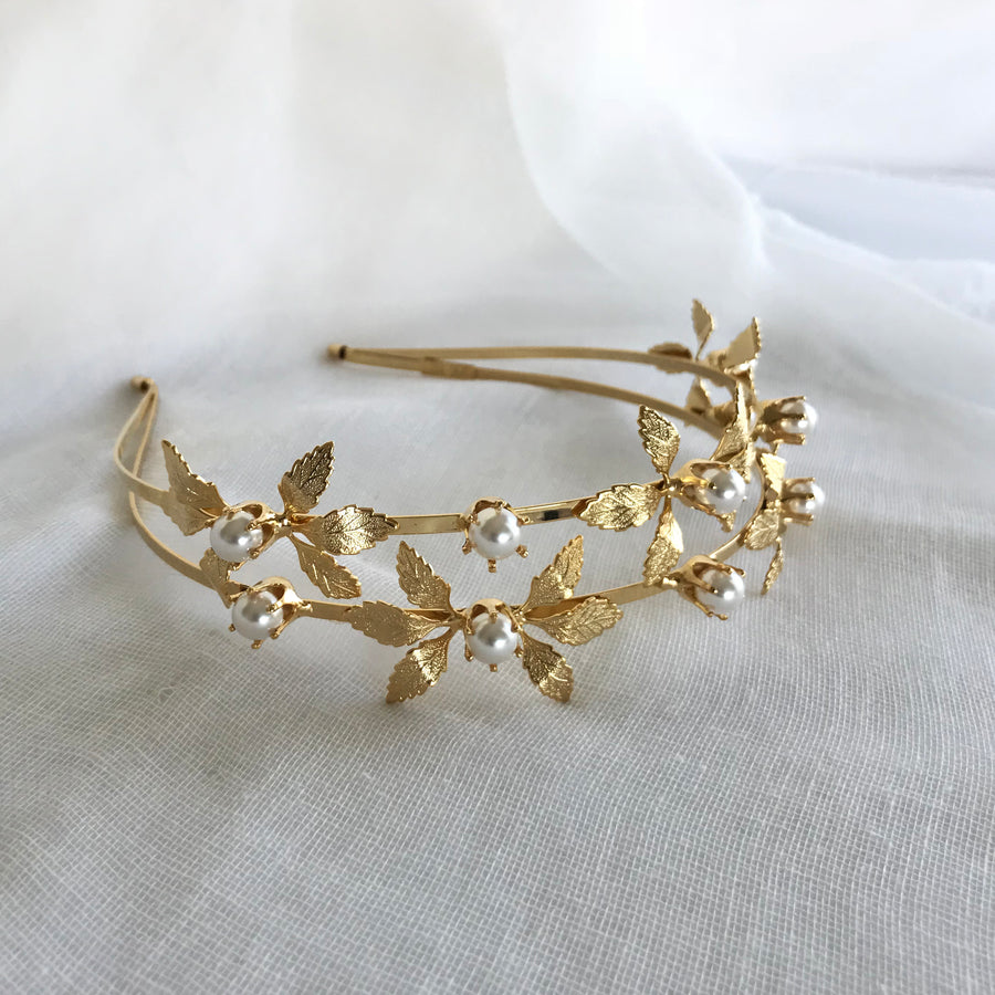 Bridal headband with gold and pearls